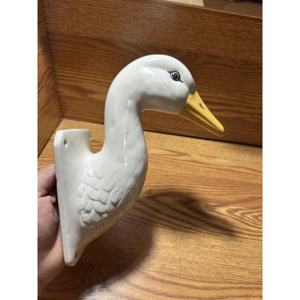 Vintage Home Decor Porcelain Goose Wall Mount Dirty Towel Hat Chonie Hanger 1987
